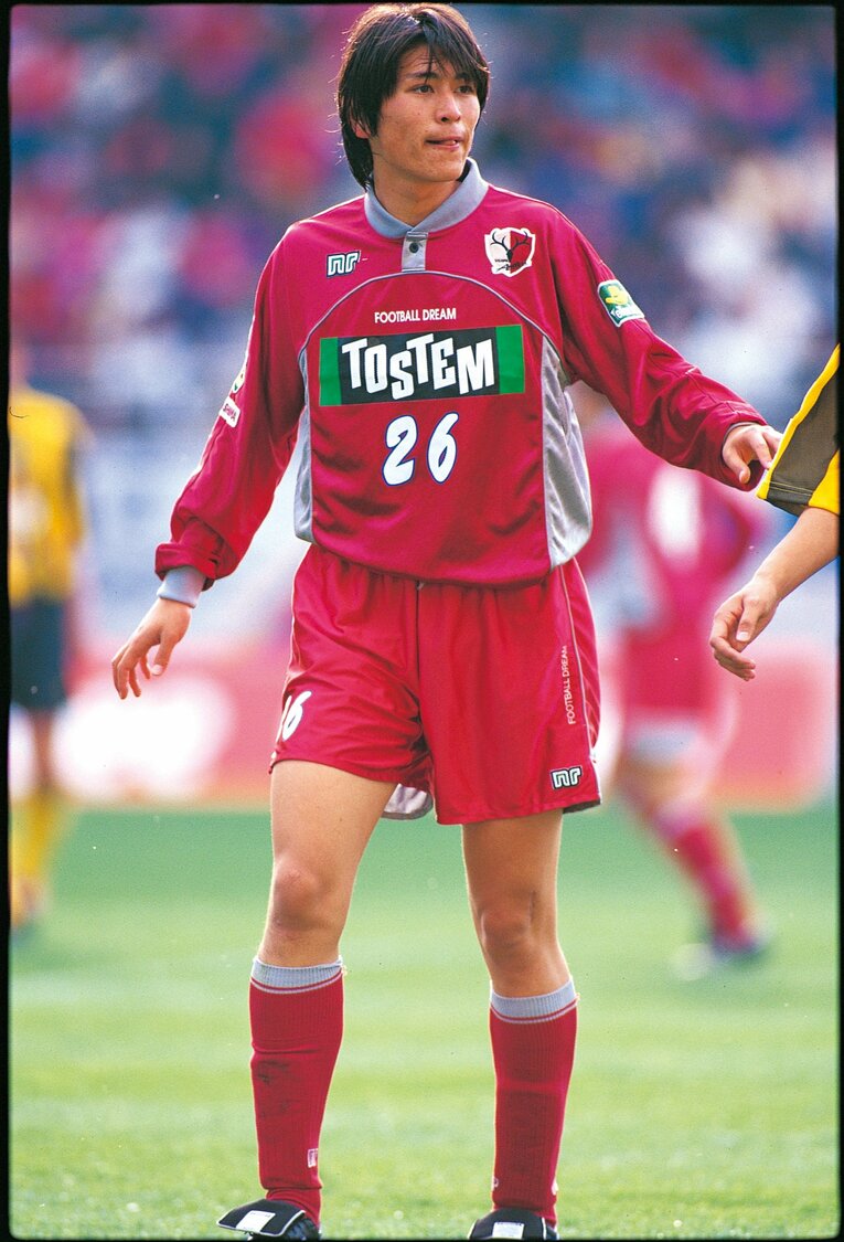 中田浩二（写真）が背負った26番をつけたルーキー荒木は頭角を現した　ⒸKASHIMA ANTLERS