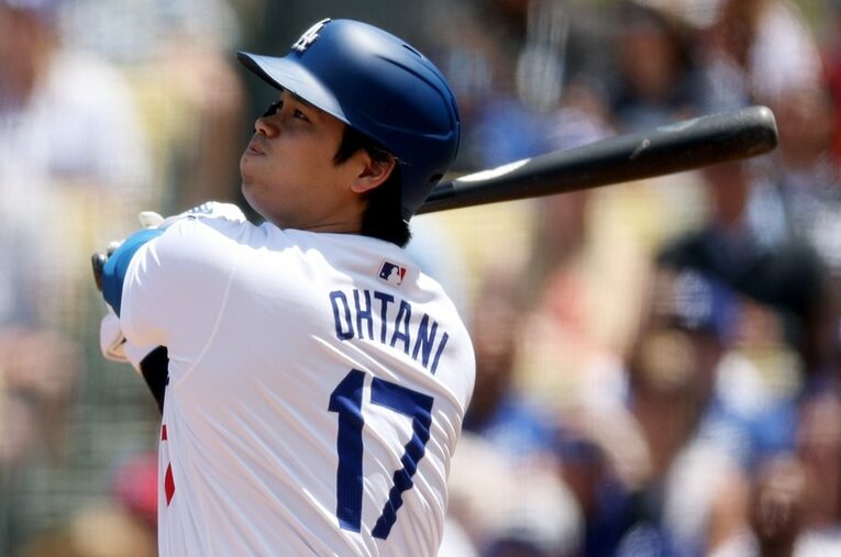 ホームラン量産体制に入った大谷翔平。“クリケット用バット”など猛打ドジャースを支える「おもちゃ箱」とは ／ photograph by Harry How/Getty Images