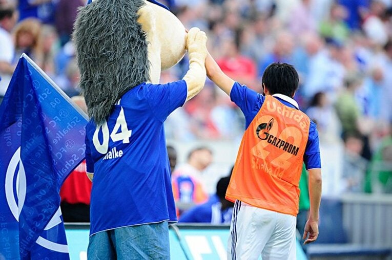 こんな内田篤人見たことある？ レアすぎるユニ姿、鹿島ラストゴール…密着カメラマンの“未公開シーン10”(4)