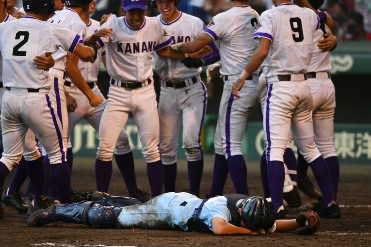 【コマ送りで見る】第100回大会、語り継がれる甲子園の名場面「９回無死満塁から２ランスクイズの決定的瞬間を振り返る　©Hideki Sugiyama