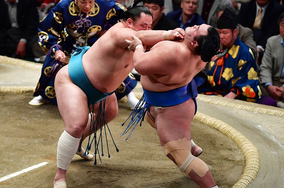 玉鷲に聞く 「カド番大関」「すでに7敗」の兄弟子・琴奨菊に勝ったとき何を思ったか<Number Web> photograph by Sankei Shimbun