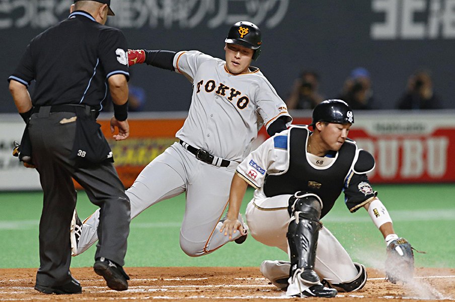 松井秀喜vs 高橋由伸の構図で 岡本和真と大城卓三を見る原監督の策 プロ野球 Number Web ナンバー