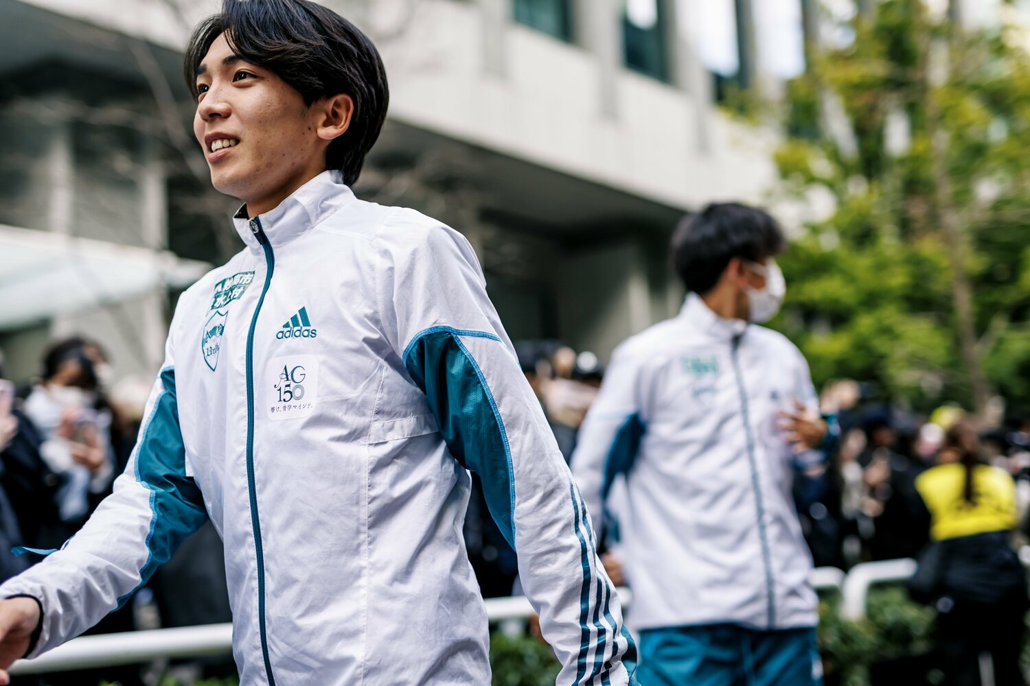 復路ゴールでアンカー・小河原を出迎える鶴川正也　©Kiichi Matsumoto