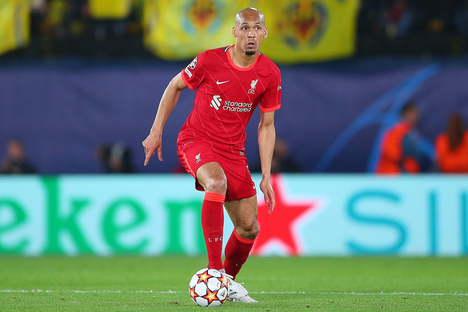 ファビーニョの献身的な姿勢は今のリバプールには欠かせない　©Getty Images