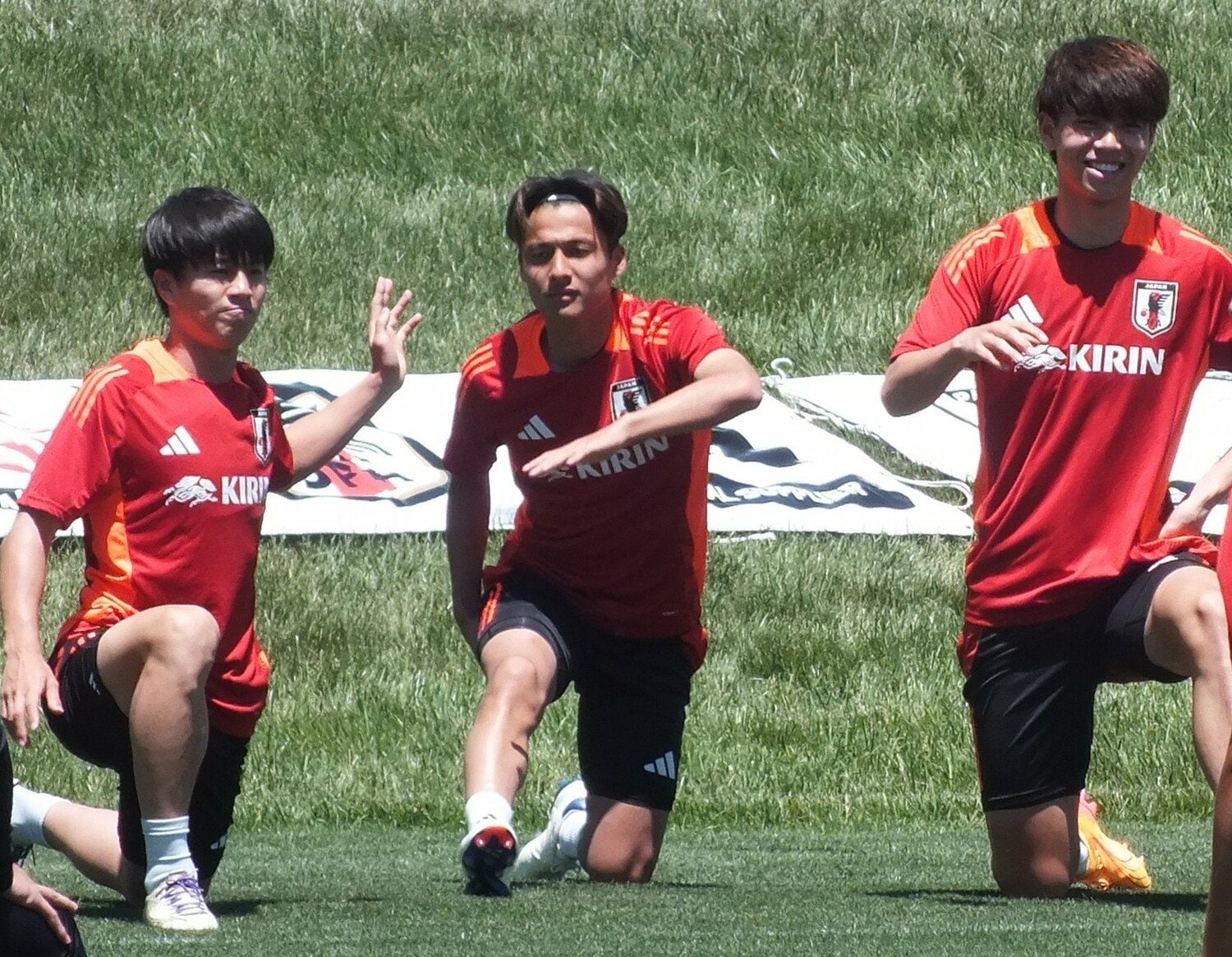 オランダでの活躍が認められ、大岩ジャパンに招集された佐野航大(中央) ©︎JIJI PRESS