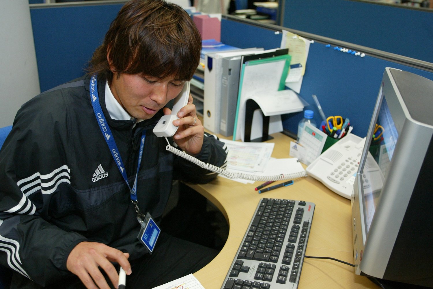 外池監督はJリーガー時代からインターンシップを受けるなどの行動を取っていた©AFLO