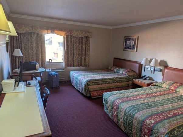 ひとり観戦旅には十分すぎる宿泊部屋。ユニオンステーション駅徒歩5分、ドジャースタジアム徒歩30分