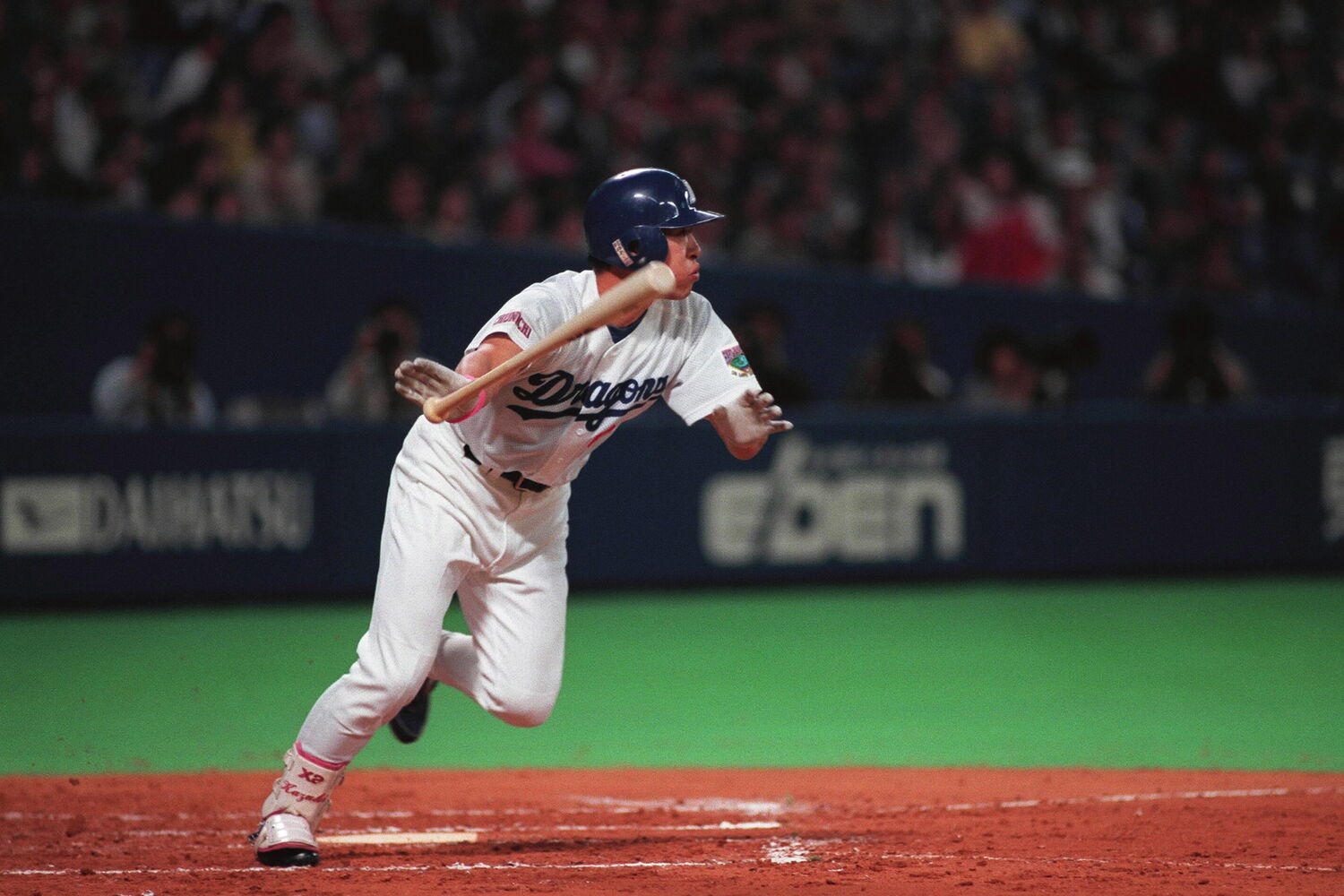 野手として頭角を表した井上一樹　©JIJI PRESS