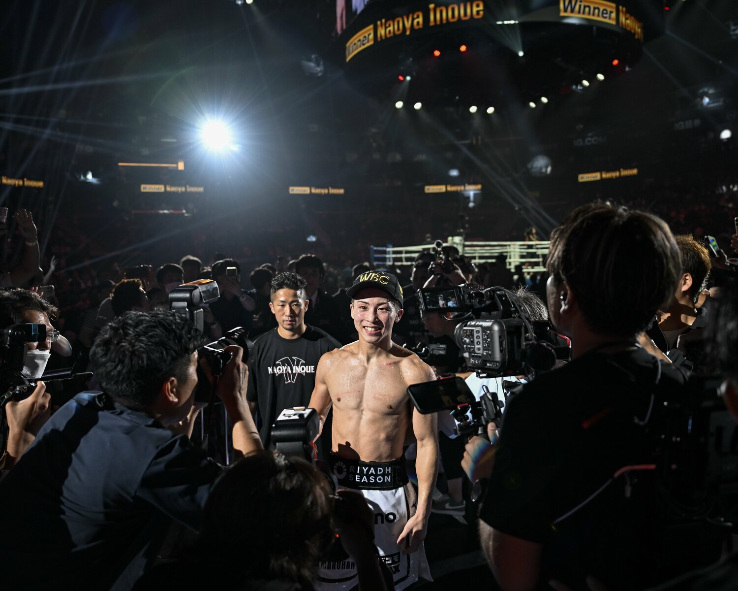 笑顔で会場を後にした井上尚弥　©︎Hiroaki Finito Yamaguchi