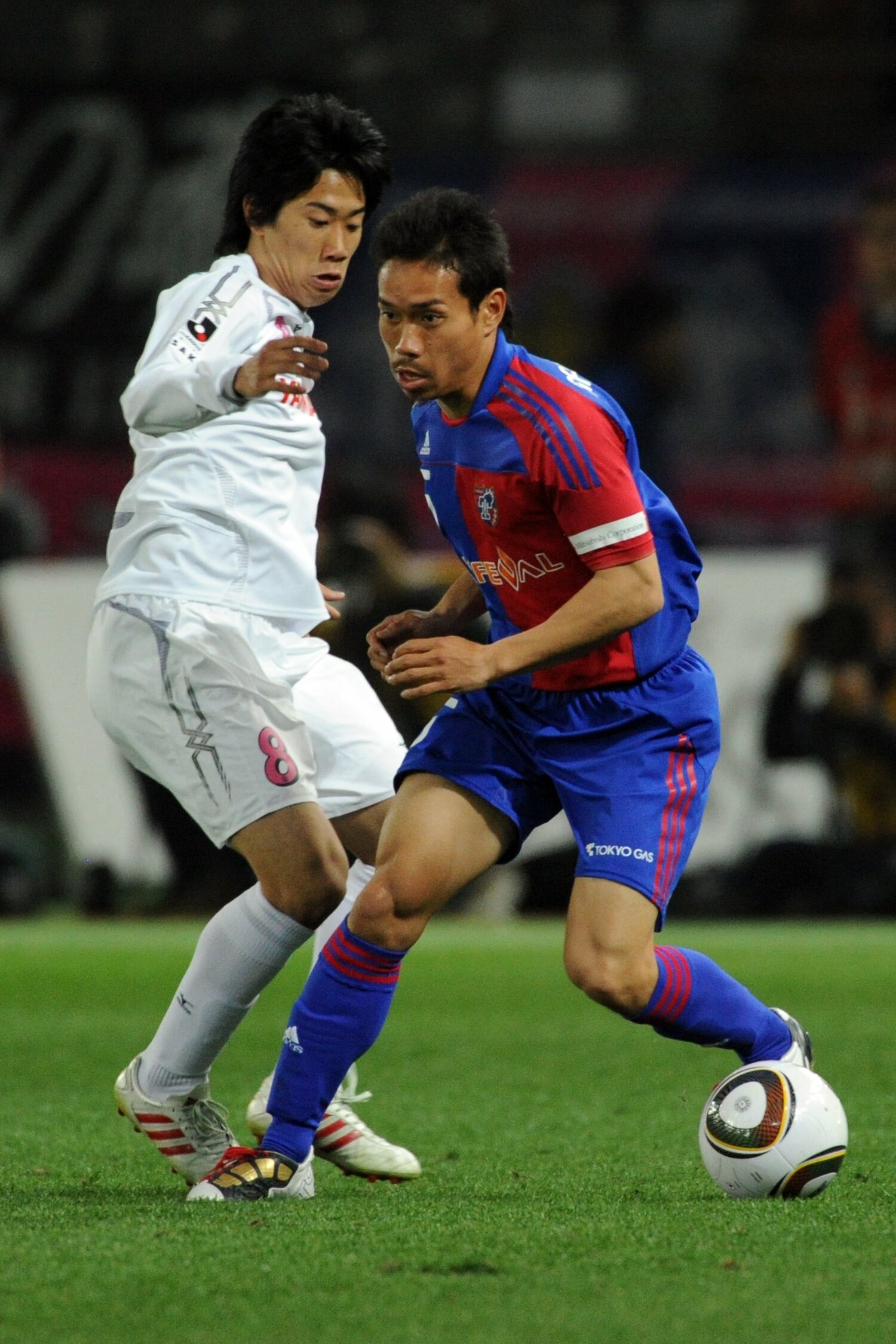 2010年、Jリーグで対戦した香川真司と長友佑都