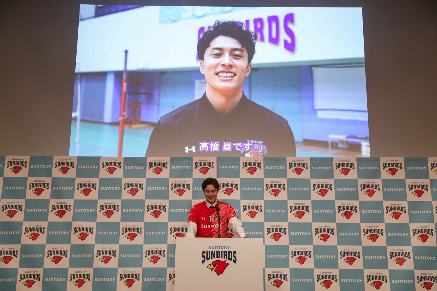 入団会見では、兄・塁からのビデオメッセージも