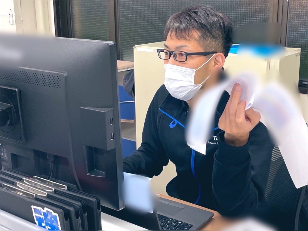 サポートスタッフとして裏方でチームを支える富松さん　©︎TORAY ARROWS