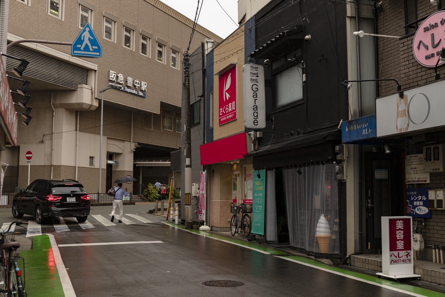 豊中駅を背に住宅街を10分ほど歩くと……