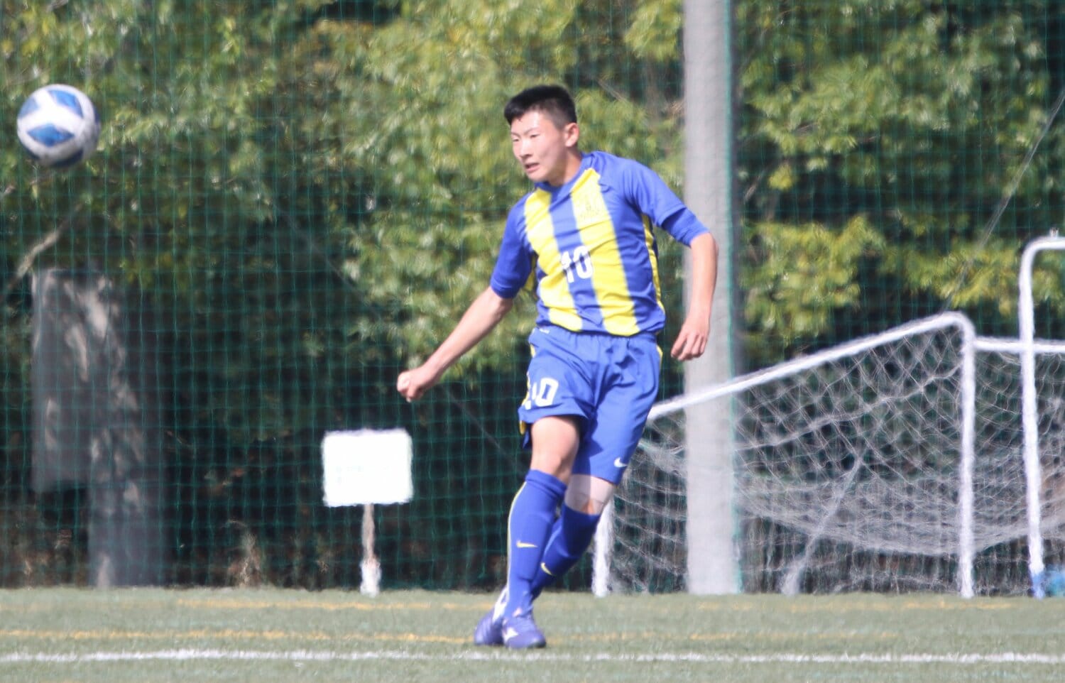 豊富な運動量で攻撃の中心を担う10番北村一真（2年）©Takahito Ando