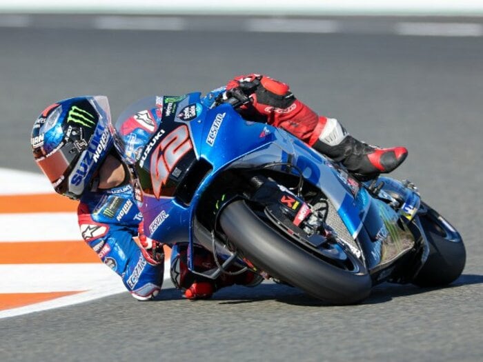 やめるとなったら、なぜ勝てる？ ずば抜けた速さで今季最終戦に勝利したスズキが、ついにMotoGPから撤退する理由とは＜Number Web＞ photograph by Satoshi Endo