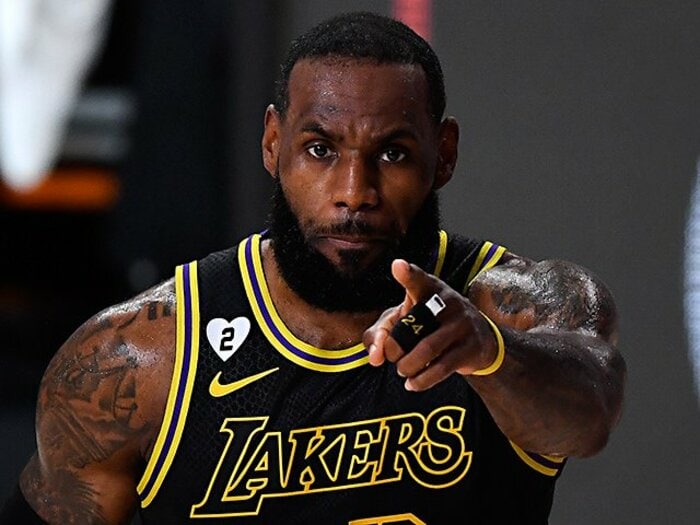 「大統領選を忘れるな!」プレーオフを戦い続けるレブロンらNBAプレーヤーの胸の内。<Number Web> photograph by Douglas P. DeFelice/Getty Images