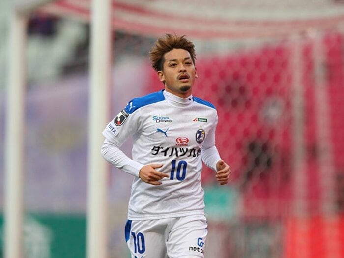 初のJ1に挑む大分MF野村直輝。中断する今、考える「10番」の仕事。＜Number Web＞ photograph by J.LEAGUE