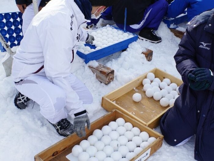 《世にも恐ろしいスポーツ》「未練を断ち切って全部捨てたはず、なのに…」なぜかやりたくなってしまう…ヤバい“雪合戦”の話＜Number Web＞