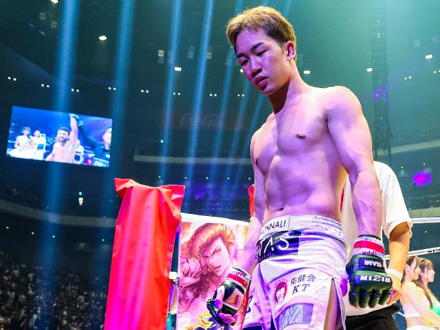 朝倉未来は「格闘技に専念すべき」なのか？ 衝撃タップアウト負けで