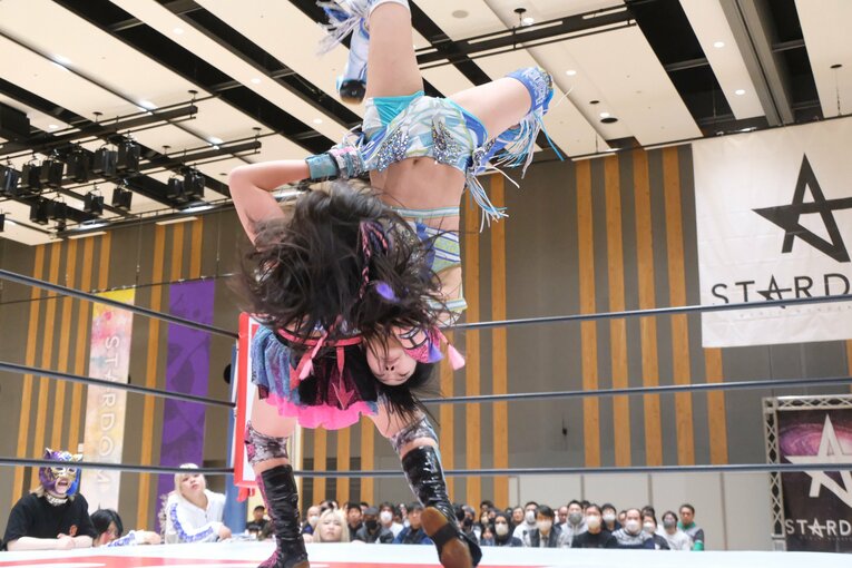 学級委員長も務めた「高校生レスラー」 吏南（17歳）がタイトル戦で見せた“肩書き以上の可能性”…来春の卒業後はプロレス専念へ(38)