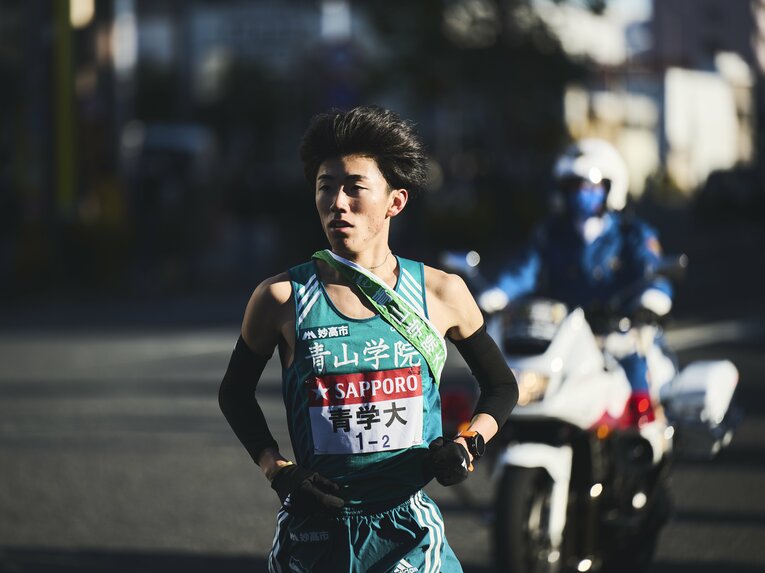 4年時には「箱根至上最高の2区」と言われるデッドヒートを見せた近藤　©Yuki Suenaga