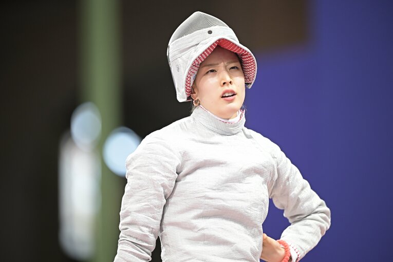 女子サーブル個人3回戦、江村美咲vs.チェ・セビン　©JMPA