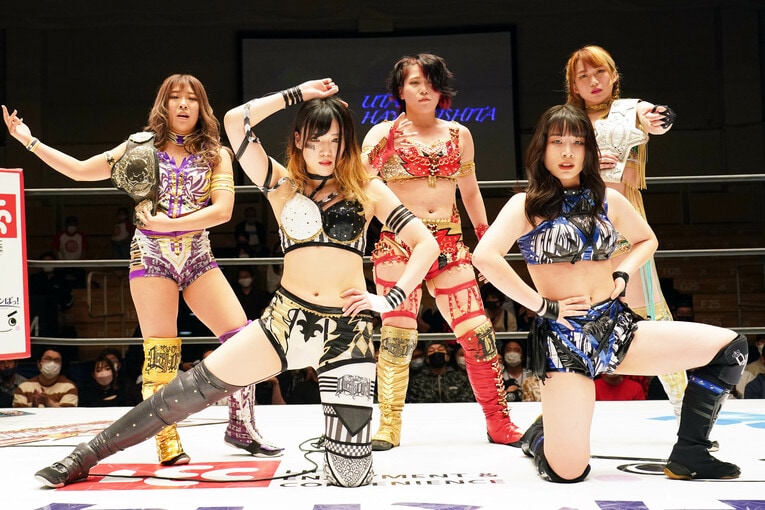 「もし双子じゃなかったら…」“スターダムの女子高生3姉妹”の末妹・妃南15歳に聞く「姉たちに伝えたいこと」《特別グラビア》(35)