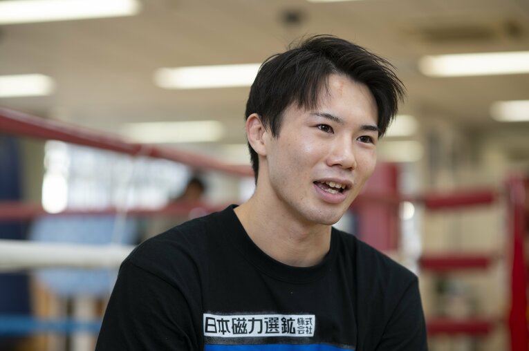 大橋ジムにて井上とのスパーの経験を語る原田周大　©Tadashi Hosoda