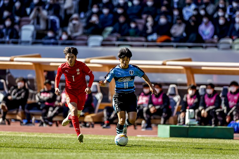 神村学園・有馬康汰（2年）、岡山学芸館・田邉望（2年）　©︎Kiichi Matsumoto