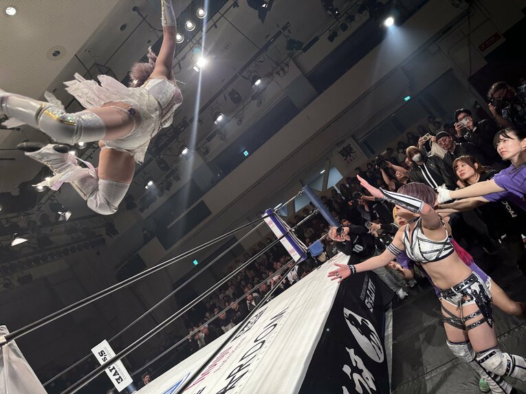 安納サオリvs中野たむ　©Norihiro Hashimoto