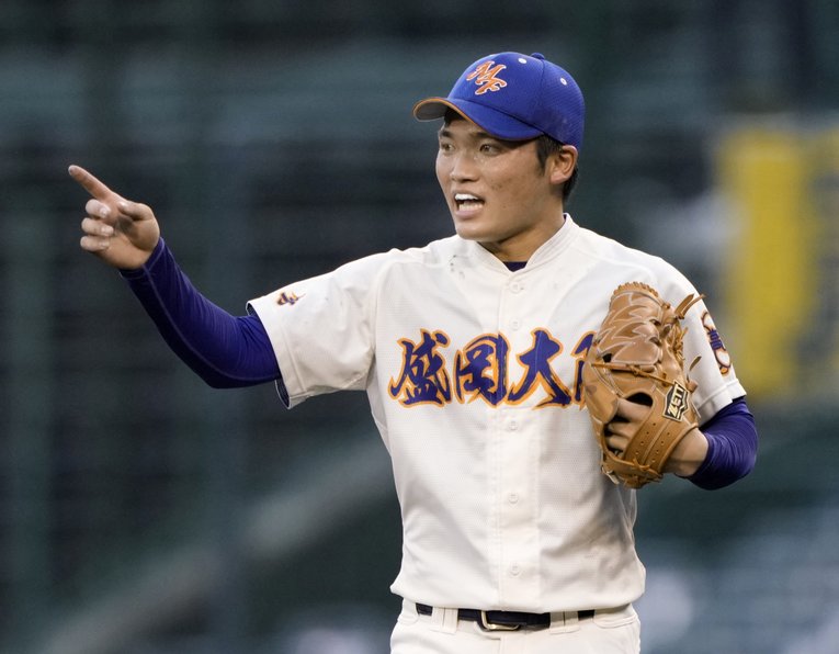 沖縄尚学戦で1安打完封した盛岡大付・渡辺翔真。8回2死まで完全試合ペースだった　©KYODO