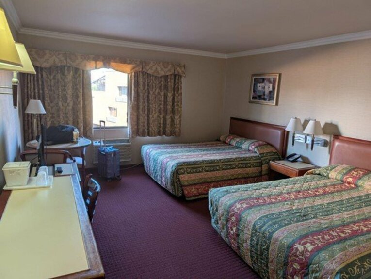 ひとり観戦旅には十分すぎる宿泊部屋。ユニオンステーション駅徒歩5分、ドジャースタジアム徒歩30分