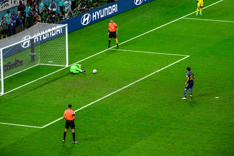 南野拓実のPK（7枚目／全10枚）©Takuya Sugiyama/JMPA