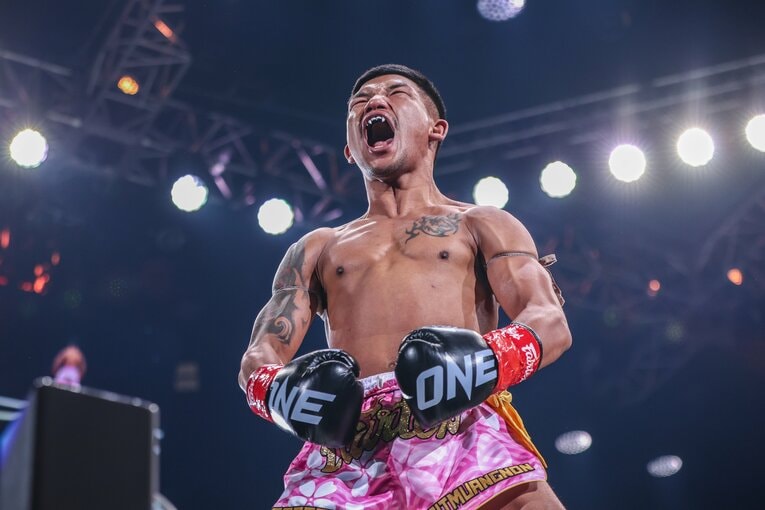 雄叫びをあげるロッタン　©ONE Championship