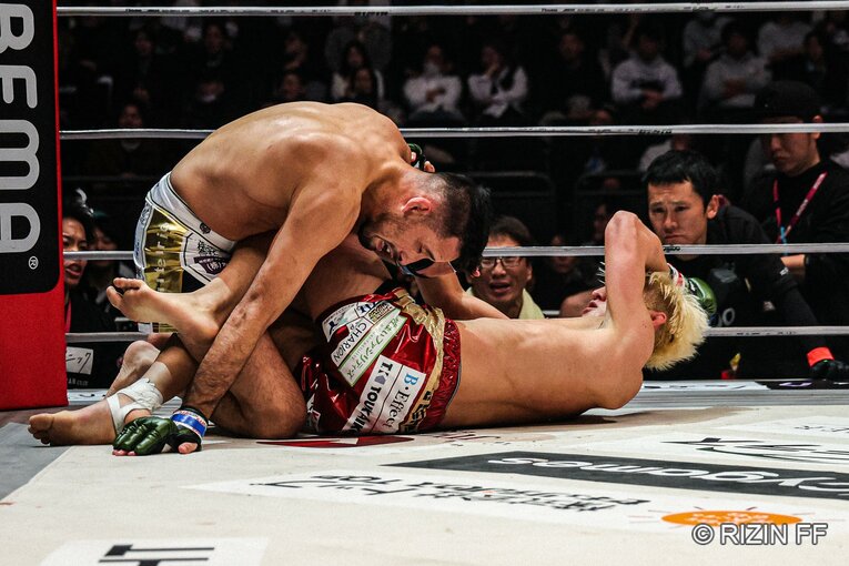 鈴木千裕vs.クレベル・コイケ　©RIZIN FF