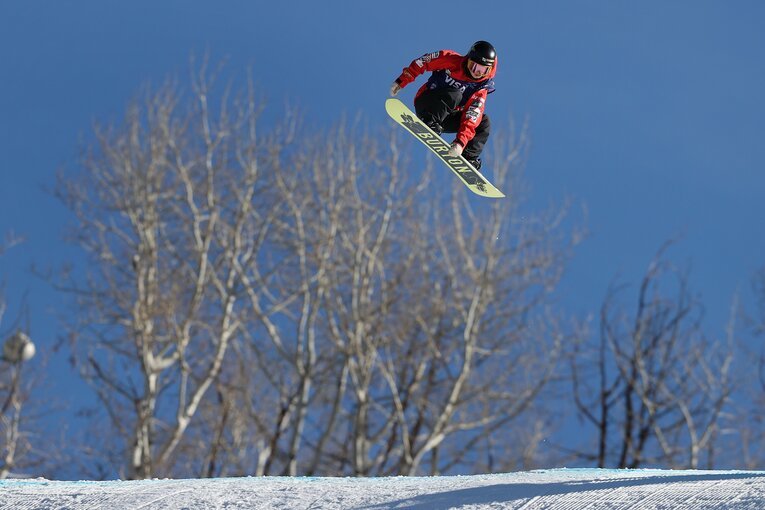 ビッグエアは、高さ30メートル以上の急斜面のジャンプ台を飛び、回転技の難易度と完成度で争われる