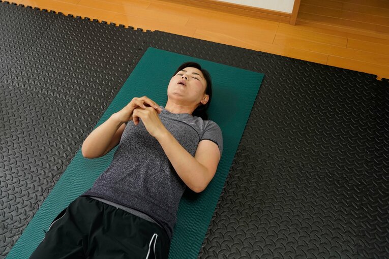 体幹トレーニングを中心のメニューに取り組む横峯　©︎Shizuka Minami