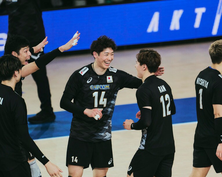 石川祐希、高橋藍（VNLスロベニア戦）©︎Yuki Suenaga