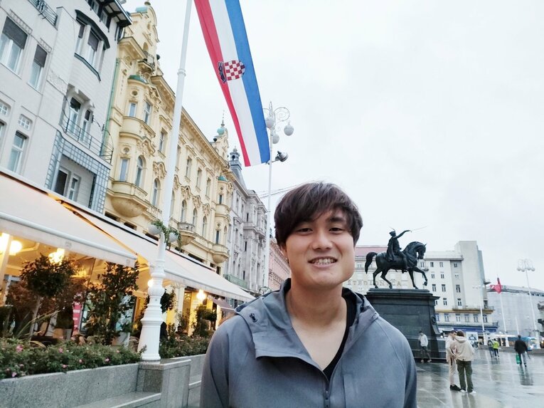 ザグレブの中心部、イェラチッチ総督広場にて　©Yasuyuki Nagatsuka