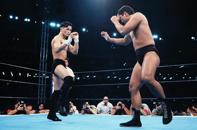 1995年10月9日の全面対抗戦第2試合で対戦した山本喧一と大谷晋二郎 ／ photograph by AFLO