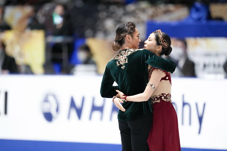 フリーでの演技終了後、抱き合った2人