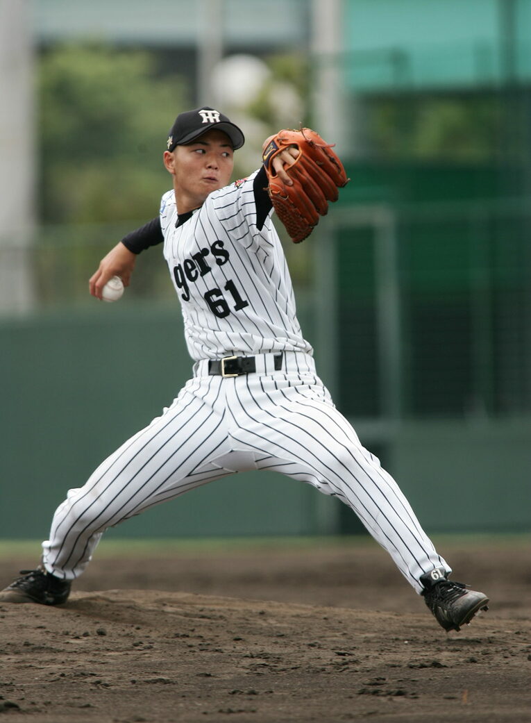 2005年6月、阪神鳴尾浜球場のマウンドに立つ辻本賢人　©JIJI PRESS