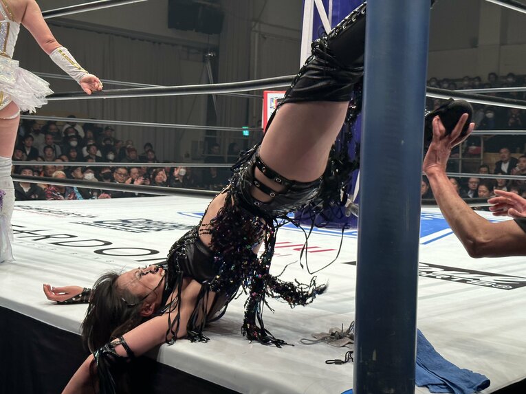 「敗者退団マッチ」として行われた上谷沙弥vs中野たむ　©Norihiro Hashimoto