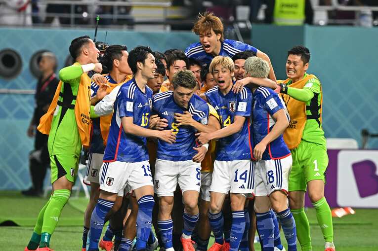 ベンチの選手も一体となって歓喜の輪ができた　©Takuya Kaneko/JMPA