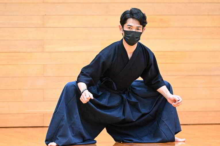 稽古前の準備運動　©Keiji Ishikawa
