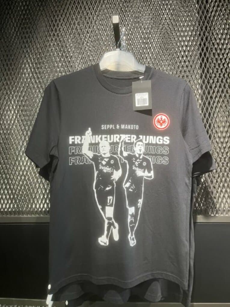 【長谷部誠ラストゲーム現地探訪】長谷部の引退記念グッズ　©Yusuke Mimura