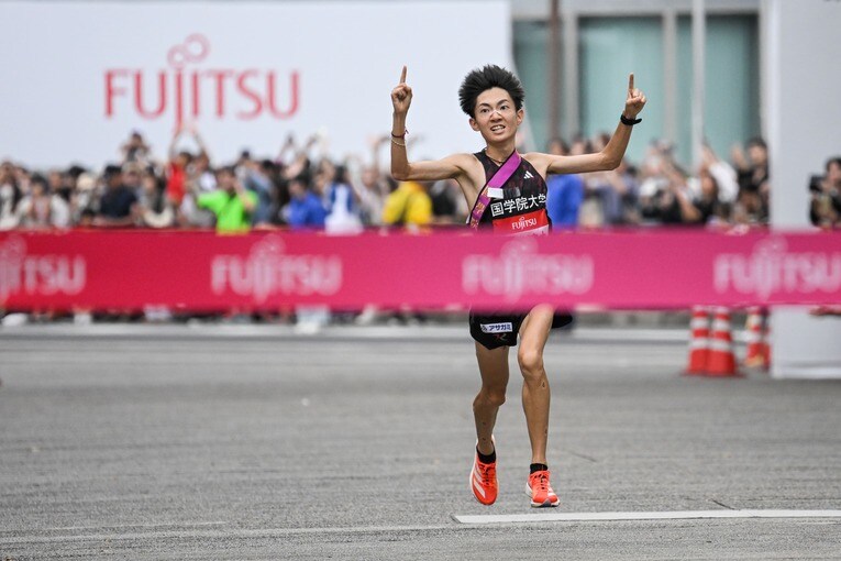 【連続写真】ゴールする平林　©Nanae Suzuki