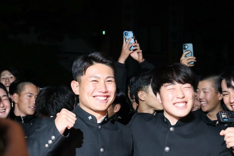 チームメイトも大栄の支配下指名におおはしゃぎ　©︎Genki Taguchi