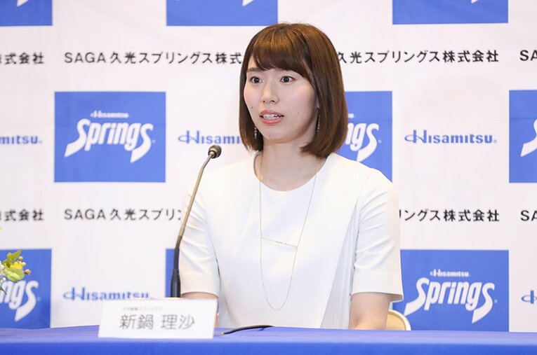 引退会見の終盤には涙声でファンへ感謝の言葉を述べた新鍋理沙。代表でも久光製薬でも攻守の両面でチームに欠かせない存在だった。 ／ photograph by SAGA Hisamitsu springs