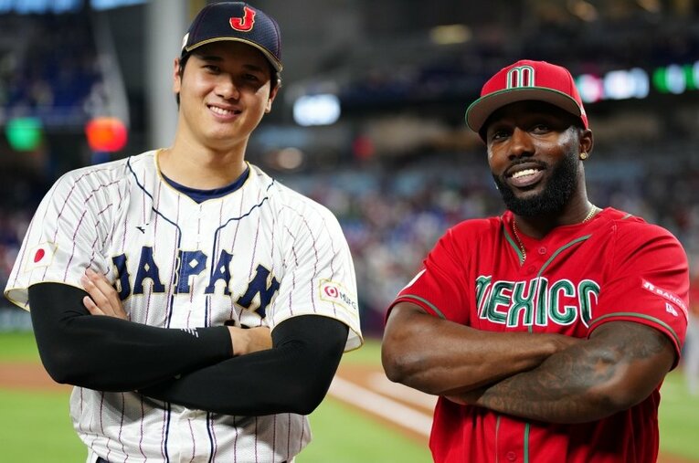 「腕組みドヤ顔ポーズ」はメキシコで大流行。アロザレーナは一躍メキシコの英雄になった ／ photograph by Getty Images